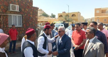 صور.. محافظ مطروح يفتتح مركز شباب وملعب قانونى بتكلفة 4.4 مليون جنيه بواحة سيوة