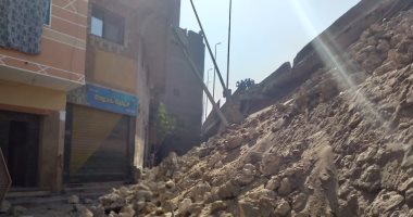 انهيار جانب رملى بالطريق الدائرى وسقوط 3 أعمدة إنارة فى بشتيل