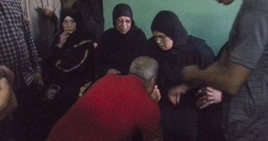 راجح قاتل.. "محافظ المنوفية" يقدم عمرة لوالد ووالدة محمود البنا شهيد الشهامة