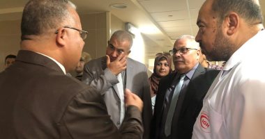 فيديو وصور.. نائب محافظ الإسماعيلية ووكيل الصحة يتابعان حالة طالبات الاختناق