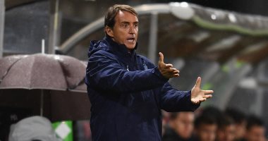 مانشيني يحمل ملعب المباراة مسئولية التعادل ضد بولندا