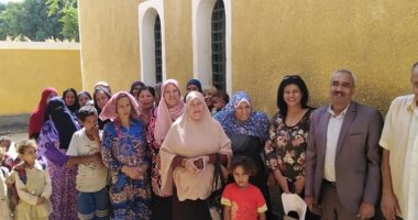 صور.. "القومى للمرأة" بالمنيا يطرق أبواب القرى للتوعية ضد الشائعات