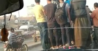 قارئ يرصد معاناة طلاب مساكن إسكو أثناء الذهاب للمدرسة: مواصلات غير آدمية
