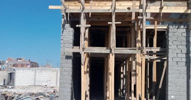 صور.. إيقاف 5 حالات بناء مخالف بـ3 أحياء فى الإسكندرية