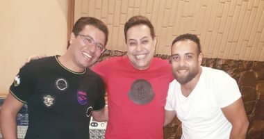صور.. كواليس الموزع أشرف البرنس يشارك بـأغنيتين فى ألبوم حكيم الجديد