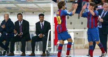 زي النهاردة من 15 سنة.. ميسي يشارك لأول مرة بقميص برشلونة