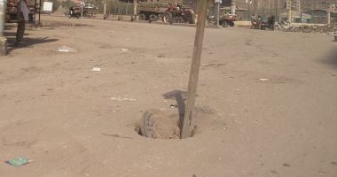 صور.. اضبط مخالفة.. لوح خشب وقفص جريد للتنبيه عن بلاعة مكشوفة بالمحلة
