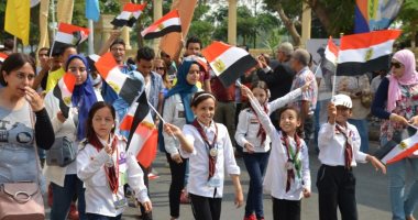 صور .. نائب محافظ الإسماعيلية يشهد طابور عرض إحتفالات المحافظة بالعيد الوطنى