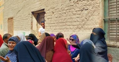 صور.. "بلدى أمانة" تواصل فعالياتها بقرى وعزب بنى سويف بحملة لطرق الأبواب