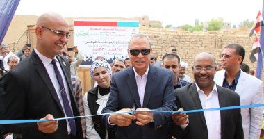 صور.. محافظ قنا يشهد افتتاح إعادة إعمار 60 منزلا من القرى الفقيرة بمركز قوص