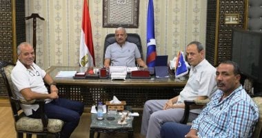 محافظ السويس يلتقي أعضاء نادي المنتخب وأعصاء نقابة المهندسين 