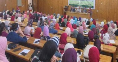 صور.. "تنمية المشروعات" بأسيوط يعقد ندوات لطلاب الجامعة عن كيفية إقامة وإدارة المشاريع