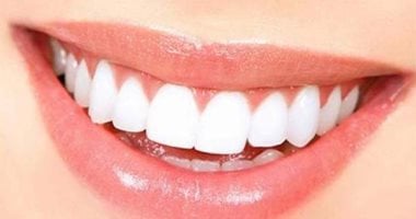 5 وصفات طبيعية لتبييض الأسنان.. الزيت أبرزها