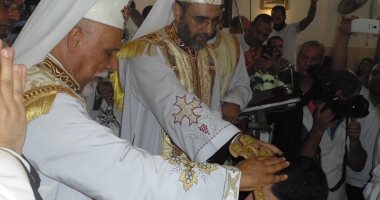 مطران أسيوط يرسم كاهنا جديدا للخدمة بالكنائس الكاثوليكية