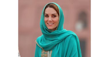 "كيت ميدلتون" بـ "الحجاب" داخل مسجد "بادشاهى" فى باكستان.. صور