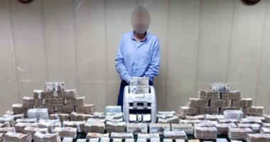 ضبط آلاف العملات الأجنبية بحوزة أحد تجار السوق السوداء