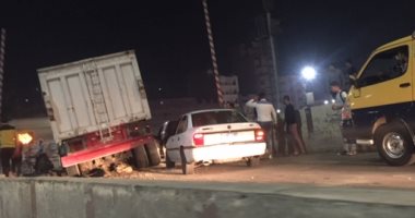 سقوط مقطورة بمدخل مزلقان السكة الحديد بمنشية البكرى بالمحلة