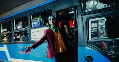 "مش فوتوشوب".. الجوكر ركب أتوبيس نقل عام وتجول فى شوارع القاهرة.. صور