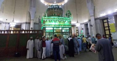 صور.. بدء توافد المواطنين للاحتفال بمولد الدسوقى فى كفر الشيخ