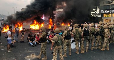صور.. استمرار التظاهرات فى لبنان لليوم الثانى احتجاجا على تردى أوضاع المعيشة