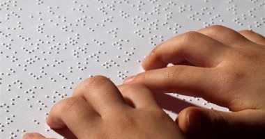 لتشجيع فاقدى البصر على القراءة والكتابة..العالم يحيى اليوم العالمى للغة برايل