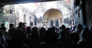 فيديو.. أقباط حلوان يصلون قداسا بكنيسة مارجرجس المحترقة