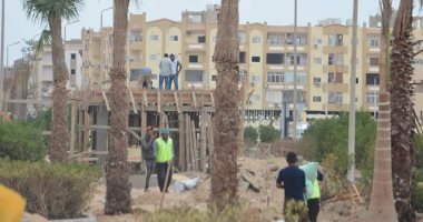 صور.. استمرار أعمال تطوير وتجميل طريق الحجاز بالغردقة