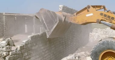 صور.. التصدى لـ8 حالات بناء مخالف فى 4 أحياء بالإسكندرية