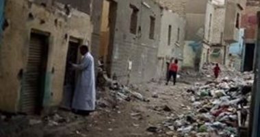 صور.. القمامة ومياه المجارى والحشرات تحاصر أهالى إسطبل عنتر
