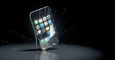 أبل تحذر مستخدميها من تعطل هواتف أيفون القديمة.. اعرف ليه