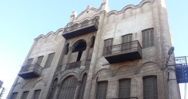 قصر "سويحة" آخر قلاع الإقطاعيين بقنا.. تاريخ إنشائه يعود لـ100 عام.. يتميز بناؤه بالطراز الأوروبى القديم و"مقام الشيخ منصور" يعطيه بعدا روحيا.. سكان المنطقة: نتمنى وضعه على خريطة المعالم السياحية للمدينة