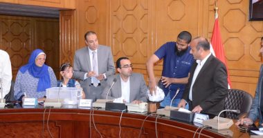 صور.. إجراء القرعة العلنية لتخصيص 12 قطعة أرض ومنزل ريفى بقرية الأمل بالإسماعيلية