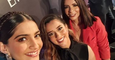 منى زكى مع سونام كابور وبلقيس من مؤتمر "دبى ستارز"