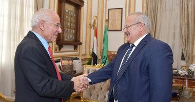 رئيس جامعة القاهرة يستقبل العالم المصرى فاروق الباز لعرض تجربته على طلاب الجامعة