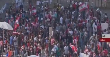 شاهد.. توافد آلاف المتظاهرين على ساحة النور بمدينة طرابلس