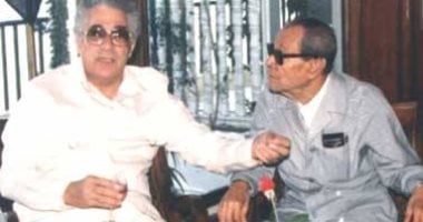 حكايات أنيس منصور مع نجيب محفوظ.. نشر "الحرافيش" بالقوة وكاد يغرق فى اليمن