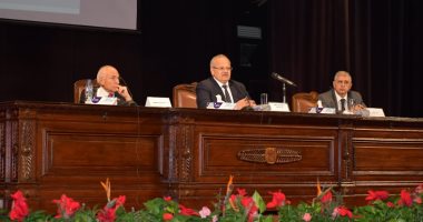 فاروق الباز لطلاب جامعة القاهرة: "متعديش يوم من غير ما تتعلم حاجة جديدة"