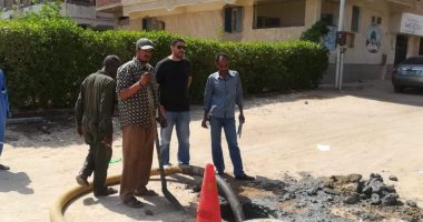 صور.. سحب عينات صرف صحى من منشآت بسفاجا للتأكد من مطابقتها للمعايير البيئية