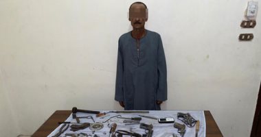 حبس عامل 4 أيام لإدارته ورشة لتصنيع الأسلحة الغير مرخصة بدار السلام سوهاج
