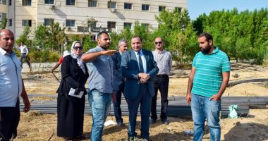 رئيس جامعة بنى سويف يتفقد العمل بمجمع الـ300 فدان والتعليم الصناعى شرق النيل