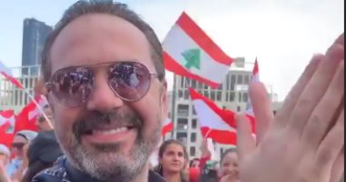 لبنان .. شاهد.. وائل جسار يشارك فى احتجاجات لبنان برقصة دبكة 