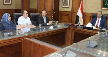 محافظ سوهاج يبحث مع وفد وزارة الزراعة تعزيز القدرات التسويقية لصغار المزارعين