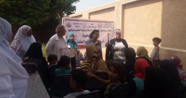 صور.. قافلة طبية لرعاية الطفل والمرأة بقرية المسعودى بأسيوط
