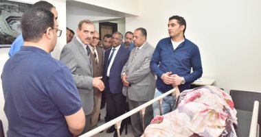 محافظ أسيوط يزور مصابى حادث تصادم طريق أسيوط/القاهرة الزراعى