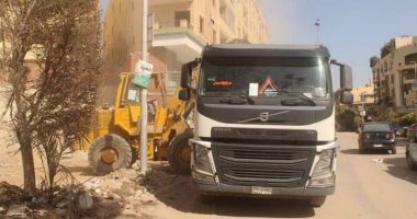 صور.. رفع 220 طن مخلفات وقمامة متراكمة بهضبة الأهرام