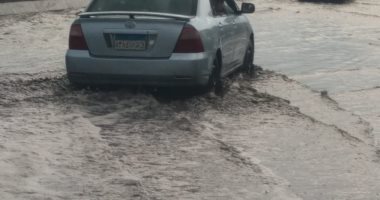 شاهد.. مياه الأمطار تغرق الكوبرى الدائرى