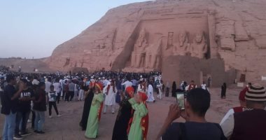 الآلاف يتابعون ظاهرة "تعامد الشمس" على قدس الأقداس بأبو سمبل