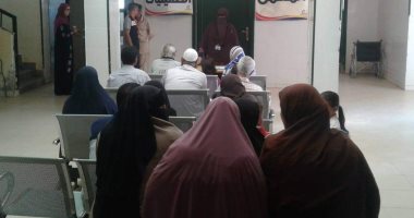 "صحة الوادى الجديد": فحص وعلاج 215 مواطن فى قافلة طبية بالداخلة