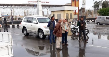 صور.. محافظ بورسعيد يتفقد أعمال شفط تجمعات مياه الأمطار وإنسياب مرورى بالشوارع