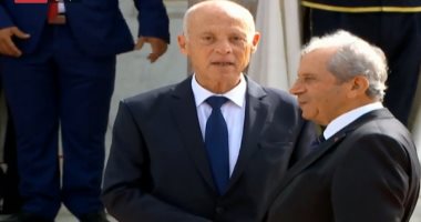 الرئيس التونسى يدخل قصر قرطاج على صوت 21 طلقة نارية 